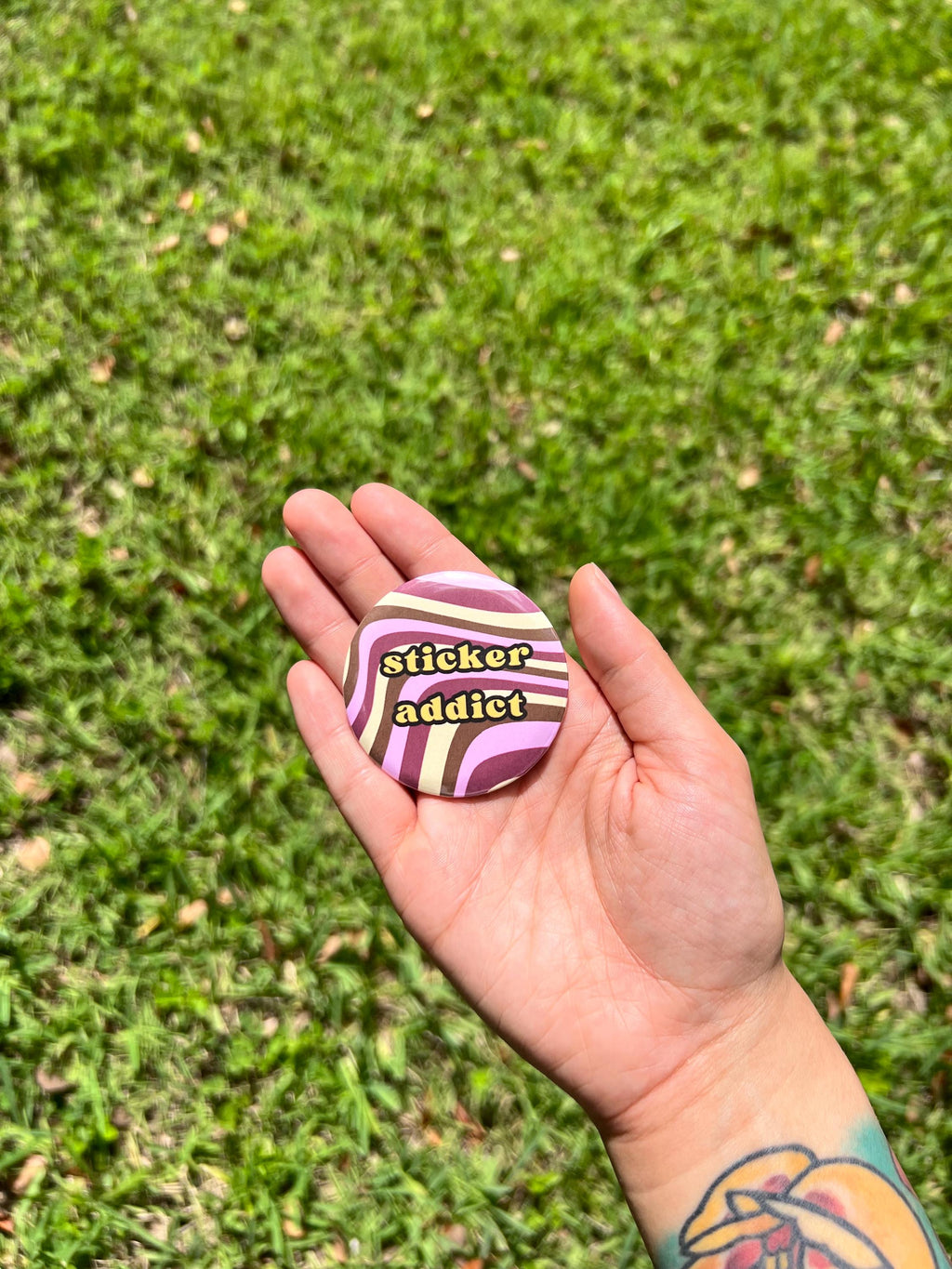 Cute Funny Sticker Addict 2.25 in Button Pin - Retro Groovy Y2K Aesthetic Pinback Button - Stationery Merch Backpack Pin - Cute Crafty Badge