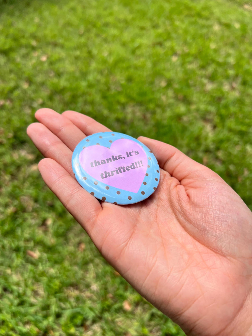 Thanks It's Thrifted 2.25 in Pinback Button/ Thrift Lover Badge / Sustainable Fashion Pin / Vintage Shopping Gift/ Gen Z Girl Gift